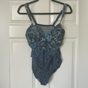Miraclesuit Boa Blues It’s A Wrap Size 16 One Piece Swimsuit Peregrina Snake